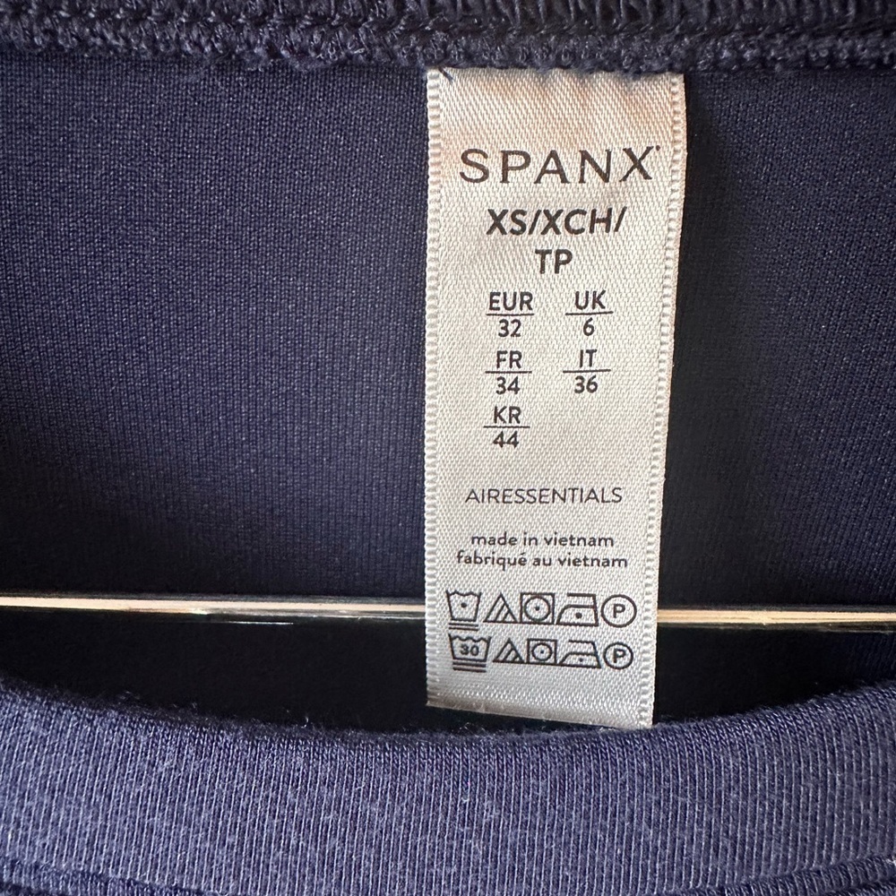 SPANX AIRESSENTIALS CREW NECK DRESS - TIMELESS NAVY- SIZE XS - Picture 4 of 5